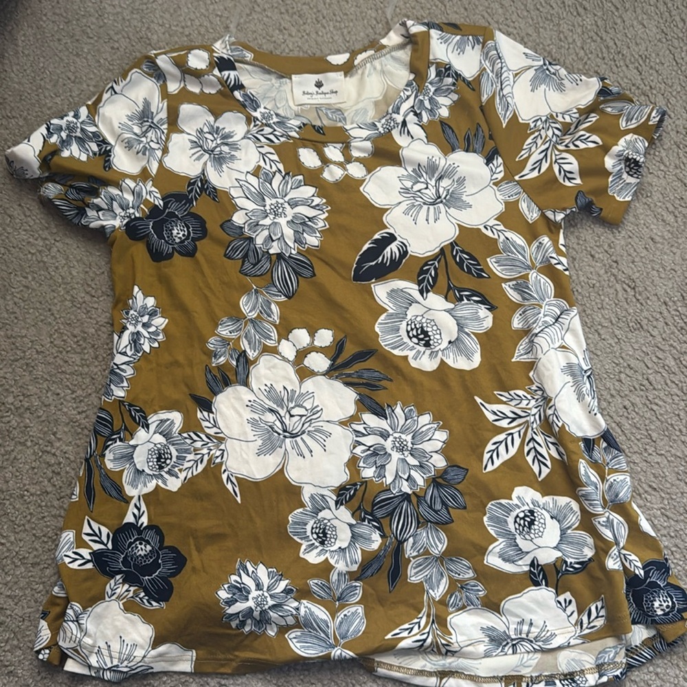 Betseys Boutique Shop Short sleeve shirt